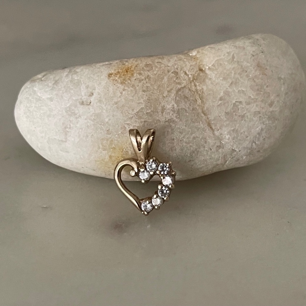 Vintage Heart Petite Pendant 10k Gold CZ.